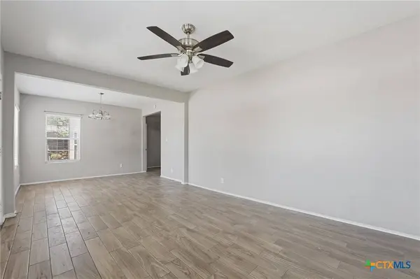630 E Pine ST, Seguin, TX 78155