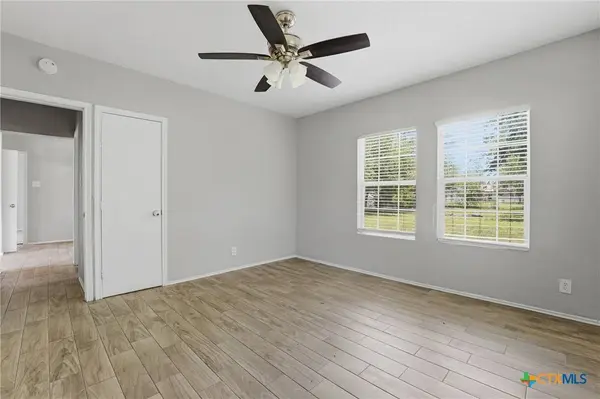 630 E Pine ST, Seguin, TX 78155