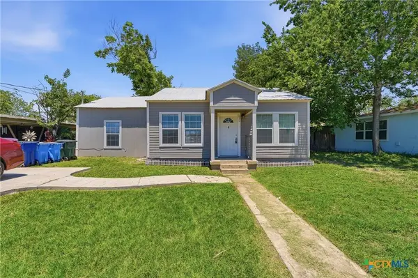 630 E Pine ST, Seguin, TX 78155