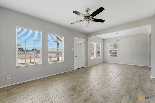 630 E Pine ST, Seguin, TX 78155