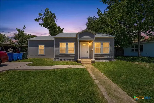 630 E Pine ST, Seguin, TX 78155