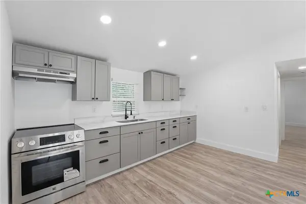 937 Anderson ST, Seguin, TX 78155
