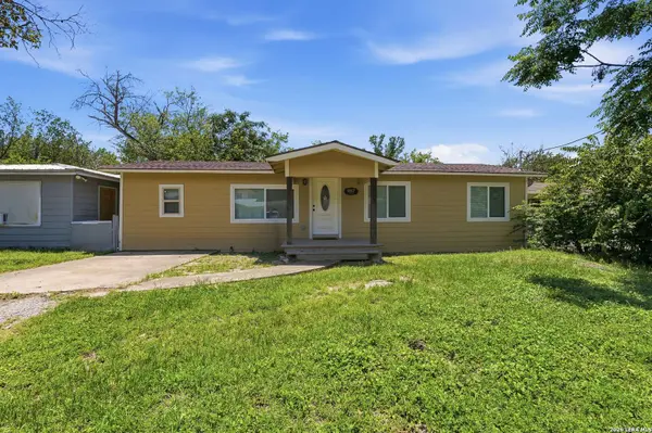 937 Anderson St, Seguin, TX 78155