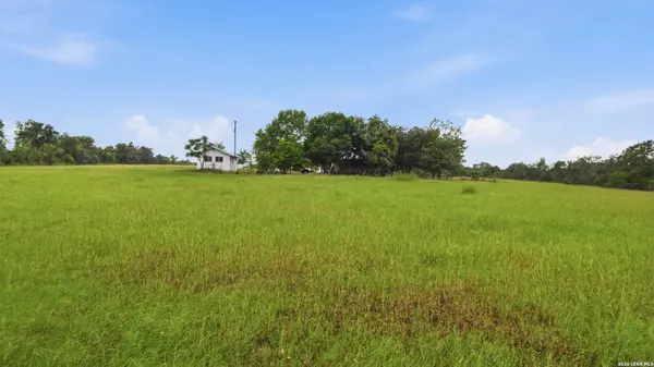 11615 Kingsbury Rd, Kingsbury, TX 78638