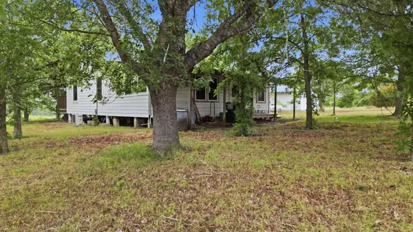 11615 Kingsbury RD, Kingsbury, TX 78638