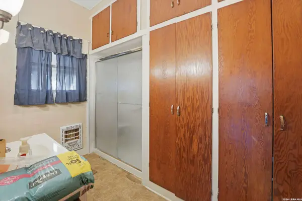 211 E 4th St, Nixon, TX 78140