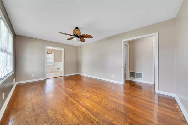 Roanoke, VA 24012-3102,156 Christian Ave NE