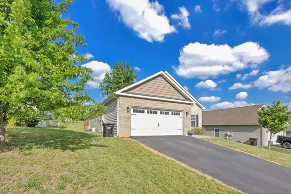 2009 Lawson LN, Vinton, VA 24179