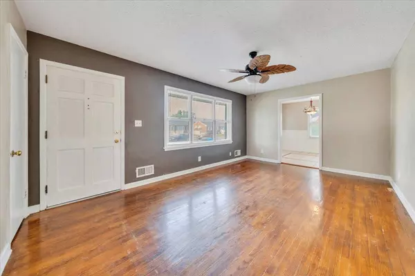 156 Christian Ave NE, Roanoke, VA 24012-3102