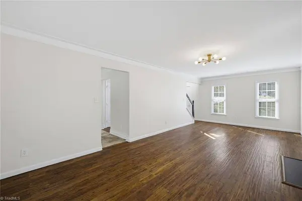 8 Cardwell PT, Greensboro, NC 27407