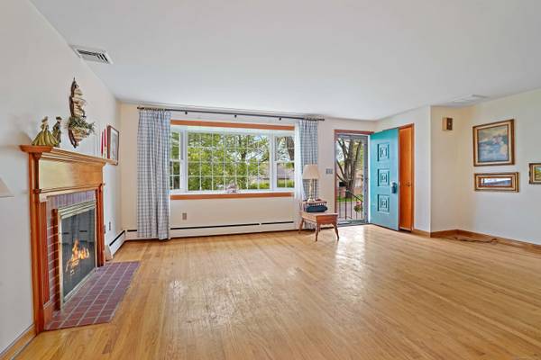 30 Karen Street, Fairfield, CT 06824