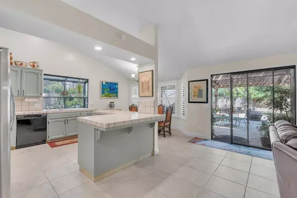 6583 N Hanover AVE, Fresno, CA 93722