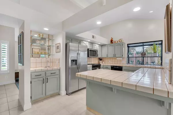 6583 N Hanover AVE, Fresno, CA 93722