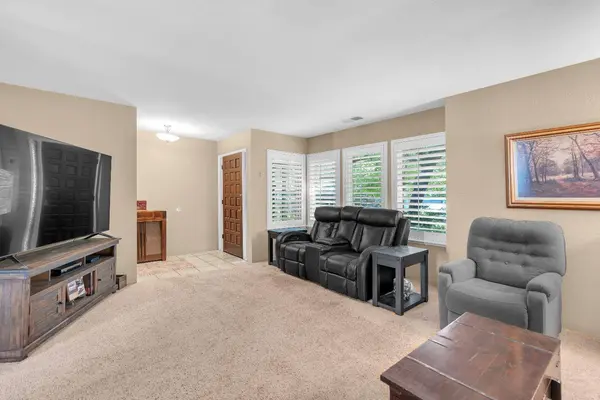 5072 N Forkner AVE, Fresno, CA 93711