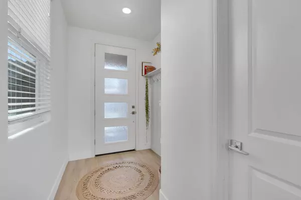 1961 Oak LN, Clovis, CA 93611