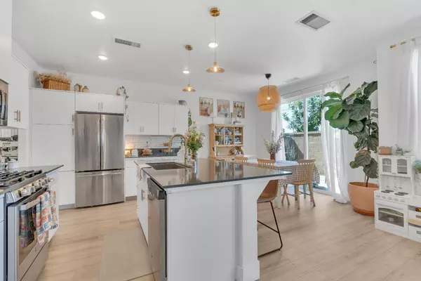 1961 Oak LN, Clovis, CA 93611