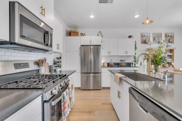 1961 Oak LN, Clovis, CA 93611