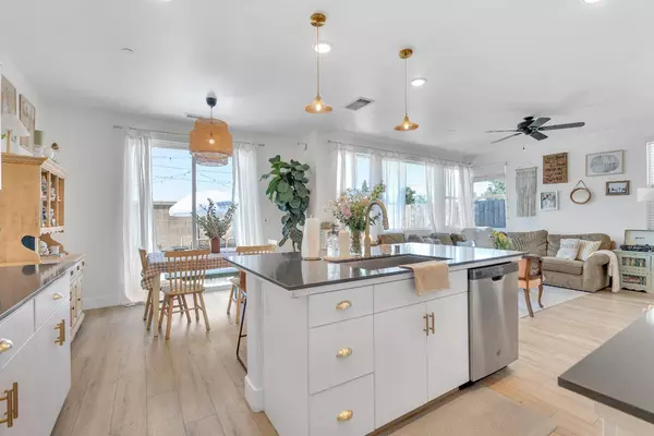 1961 Oak LN, Clovis, CA 93611