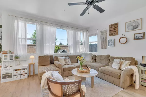 1961 Oak LN, Clovis, CA 93611