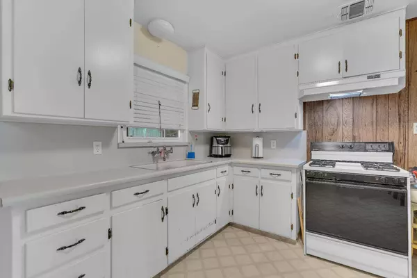 1905 W Buckingham WAY, Fresno, CA 93705