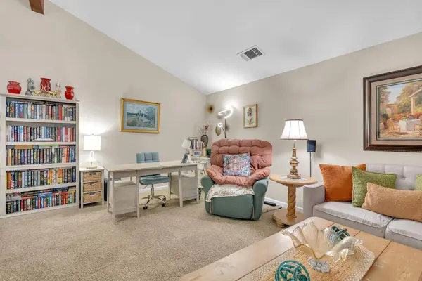 1995 Vartikian AVE, Clovis, CA 93611