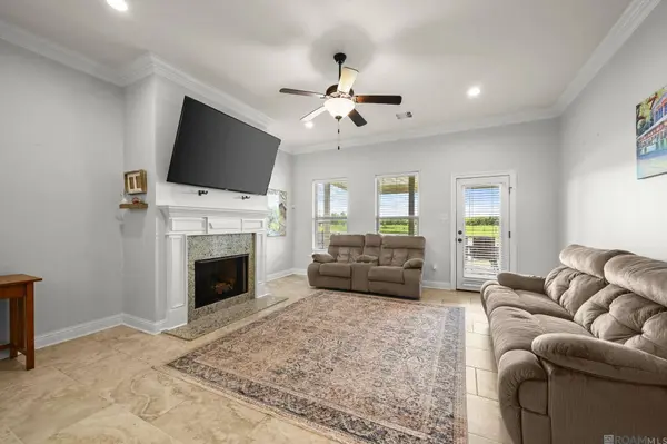 6210 Soaring Dr, Gonzales, LA 70737