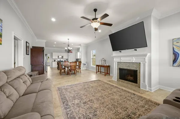 6210 Soaring Dr, Gonzales, LA 70737