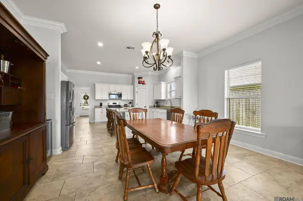 6210 Soaring Dr, Gonzales, LA 70737