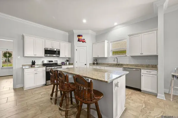 6210 Soaring Dr, Gonzales, LA 70737