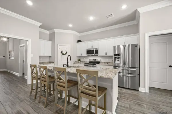 8902 Perry Park Dr, Denham Springs, LA 70726