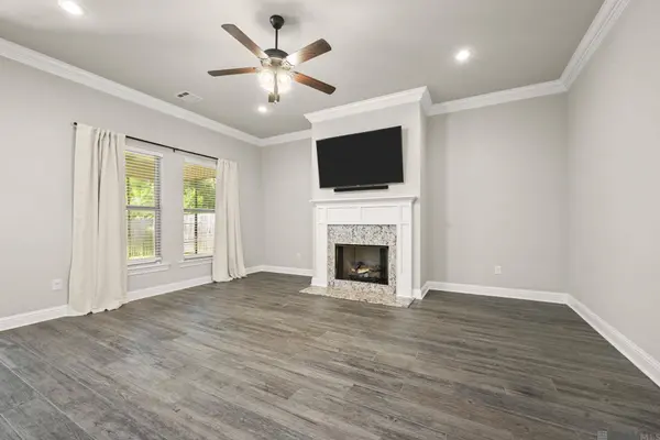 8902 Perry Park Dr, Denham Springs, LA 70726