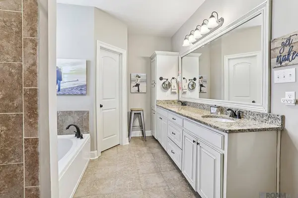 24847 Plantation Lake Ave, Denham Springs, LA 70726