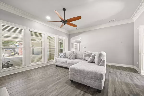 30105 Oak Shadow Dr, Walker, LA 70785