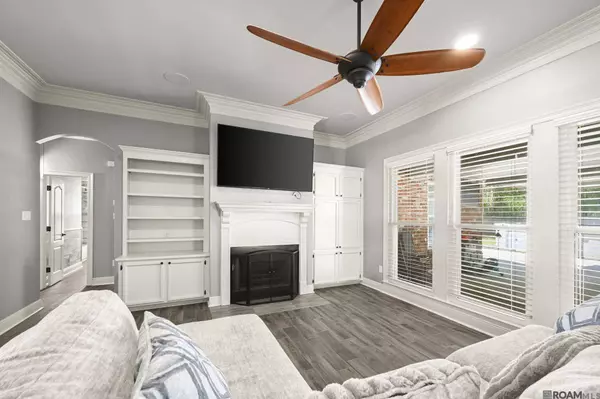 30105 Oak Shadow Dr, Walker, LA 70785