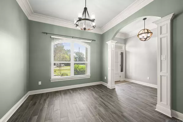 30105 Oak Shadow Dr, Walker, LA 70785