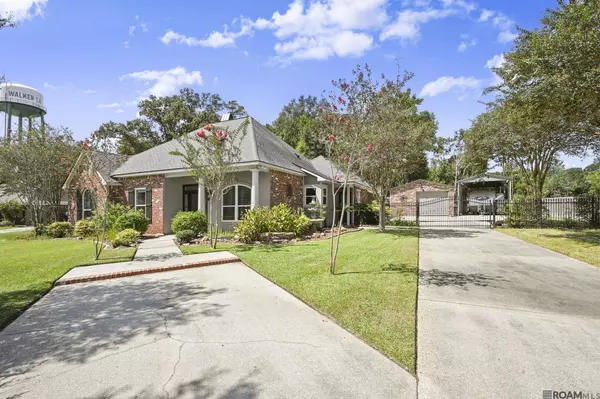 30105 Oak Shadow Dr, Walker, LA 70785