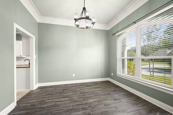 30105 Oak Shadow Dr, Walker, LA 70785