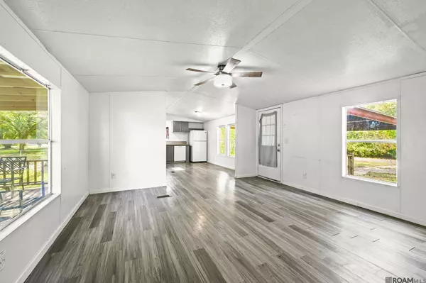 18875 King George Bay Rd, Livingston, LA 70754