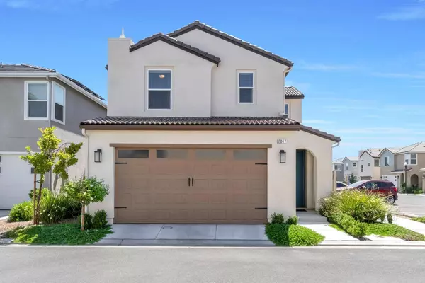 2047 N Ralph LN, Clovis, CA 93619