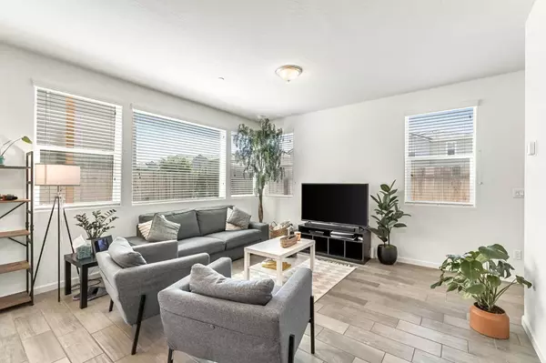 2047 N Ralph LN, Clovis, CA 93619