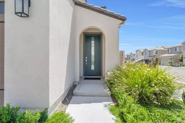 2047 N Ralph LN, Clovis, CA 93619