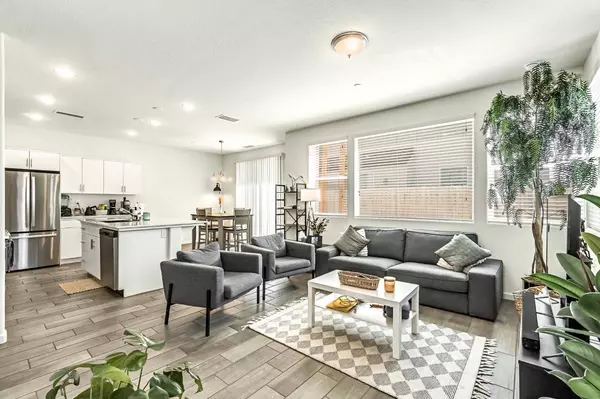 2047 N Ralph LN, Clovis, CA 93619