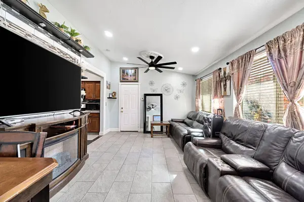 3336 N Lafayette AVE, Fresno, CA 93705