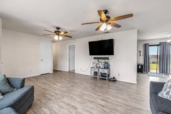 94 N Locan AVE, Fresno, CA 93737