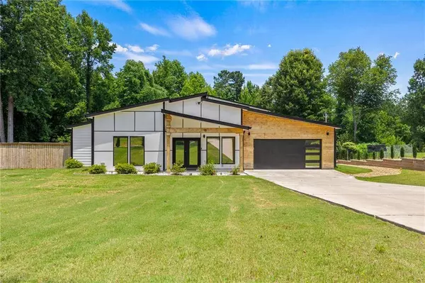 90 Mckown RD, Fayetteville, GA 30214