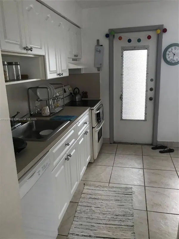 1075 93rd St #404, Bay Harbor Islands, FL 33154