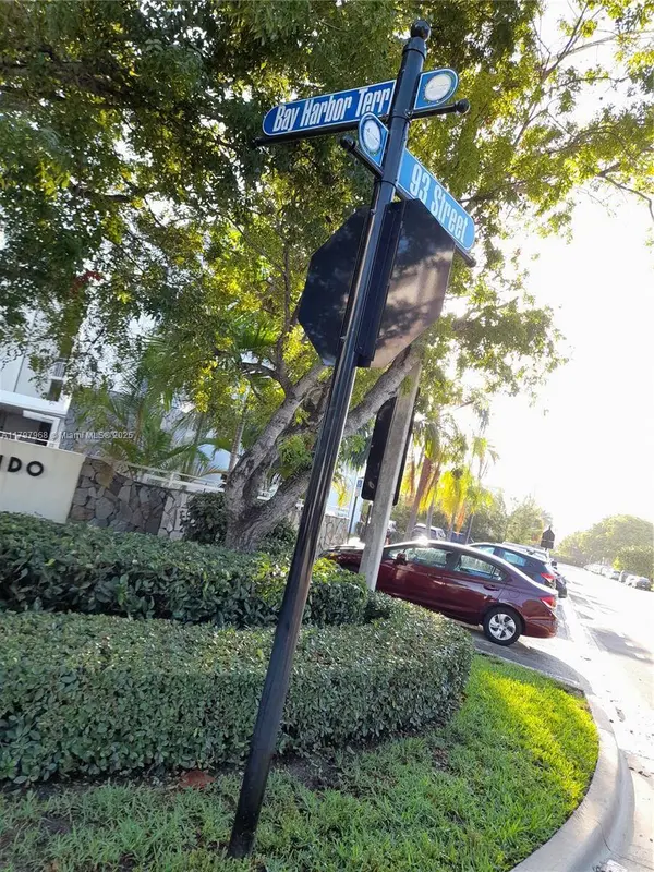 1075 93rd St #404, Bay Harbor Islands, FL 33154