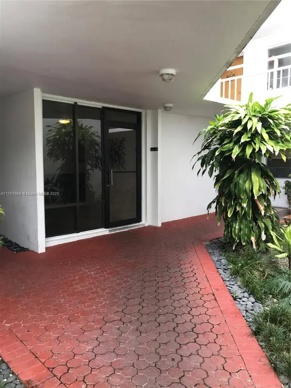 1075 93rd St #404, Bay Harbor Islands, FL 33154