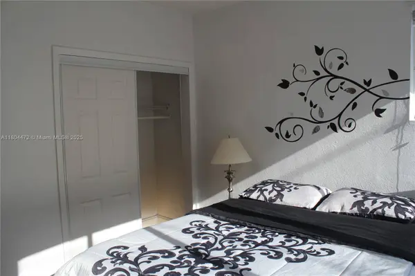 300 74th St #10, Miami Beach, FL 33141