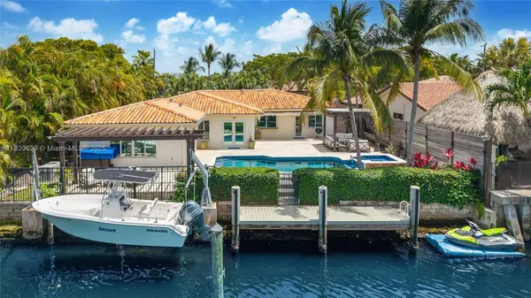 2085 Ixora Rd, North Miami, FL 33181